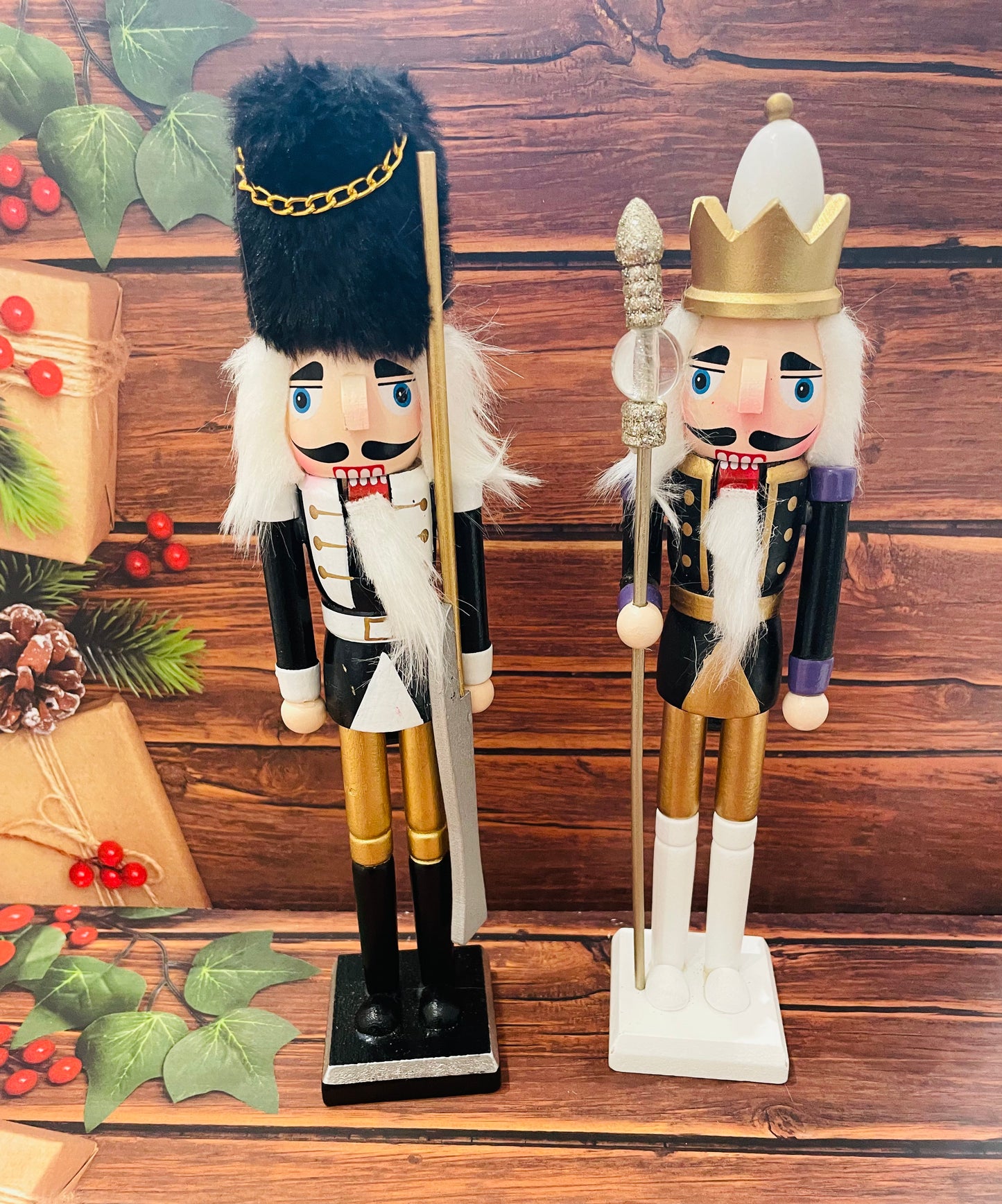 BLACK & GOLD NUTCRACKERS 25CM